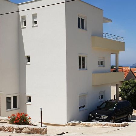 Apartments By The Sea Bilo, Primosten - 14601 Bagian luar foto