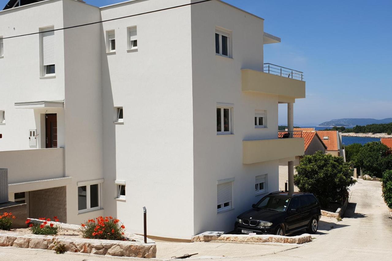 Apartments By The Sea Bilo, Primosten - 14601 Bagian luar foto