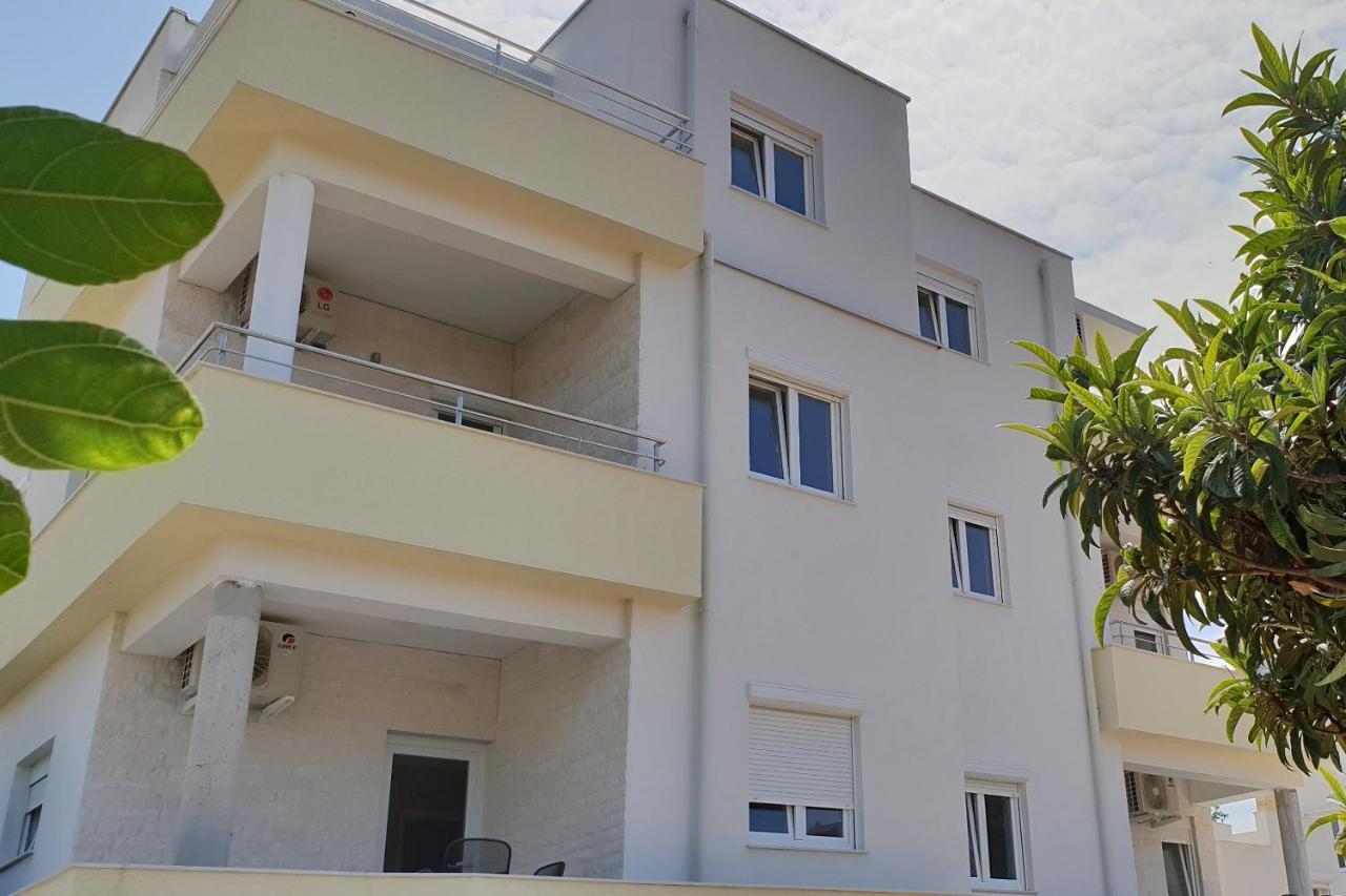 Apartments By The Sea Bilo, Primosten - 14601 Bagian luar foto