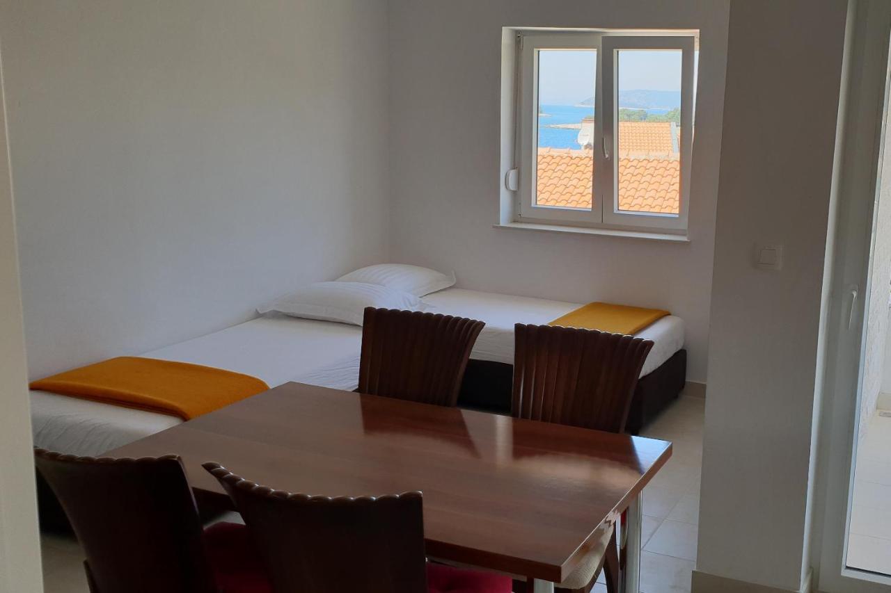 Apartments By The Sea Bilo, Primosten - 14601 Bagian luar foto