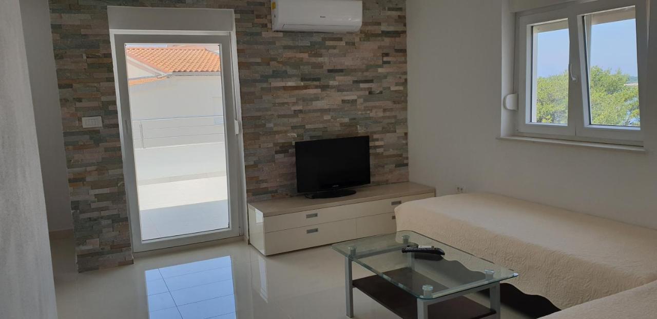 Apartments By The Sea Bilo, Primosten - 14601 Bagian luar foto