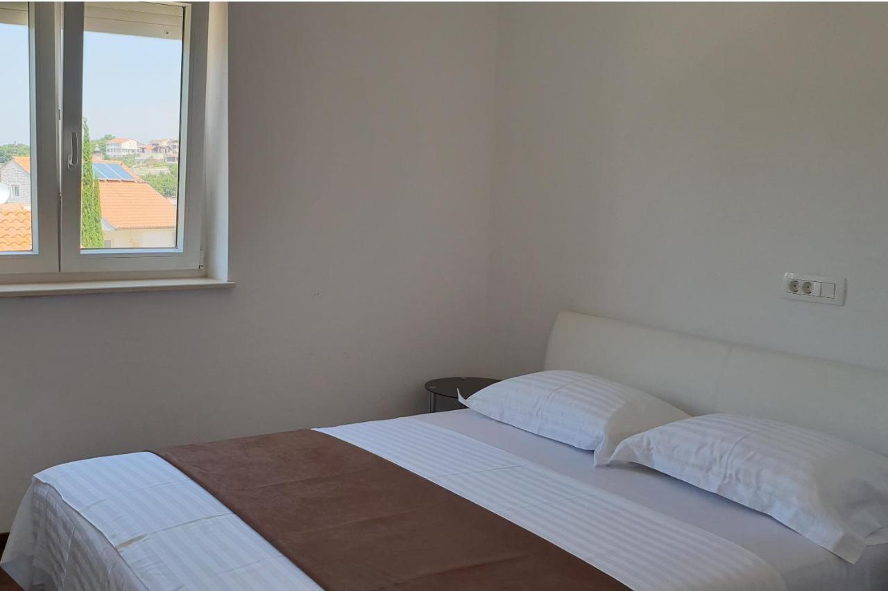 Apartments By The Sea Bilo, Primosten - 14601 Bagian luar foto